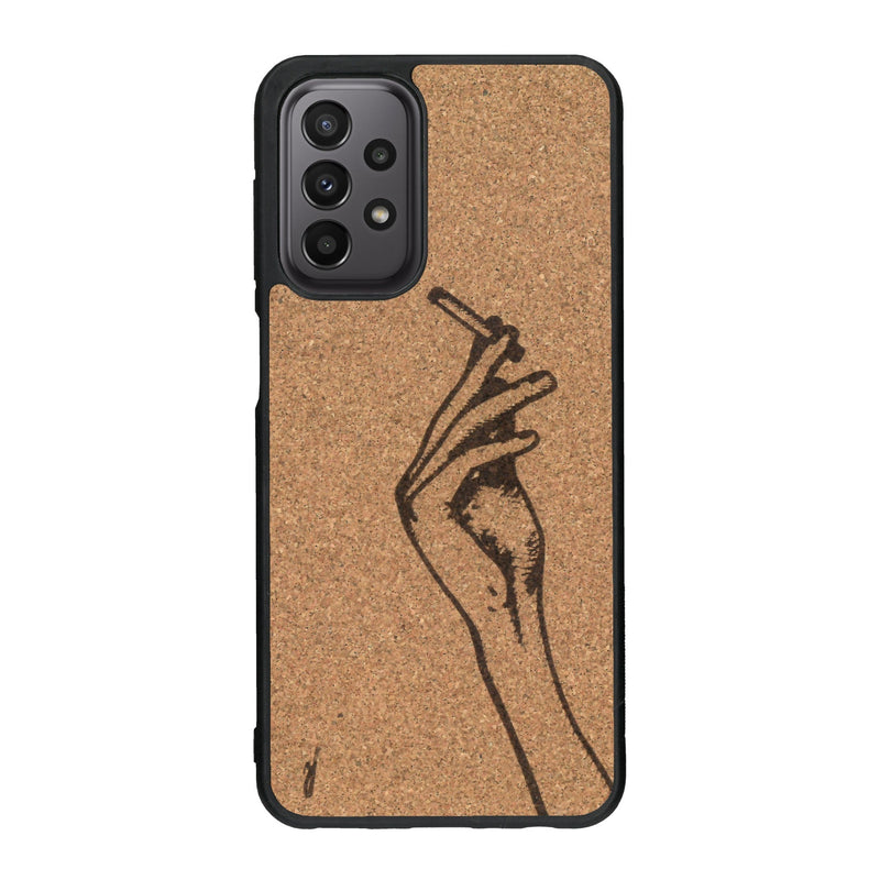 Coque de protection en bois véritable fabriquée en France pour Samsung A23 représentant une main de femme tenant une cigarette de type line art en collaboration avec l'artiste Maud Dabs