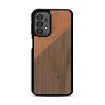 Coque de protection en bois véritable fabriquée en France pour  alliant du merisier et du noyer formant chacun un triangle avec une jointure en diagonale sur le thème de l'art abstrait