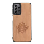 Coque de protection en bois véritable fabriquée en France pour Samsung A23 sur le thème de la nature et du yoga avec une gravure zen représentant une fleur de lotus