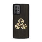 Coque de protection en bois véritable fabriquée en France pour  alliant du chêne fumé et du bambou et doré représentant un triskell