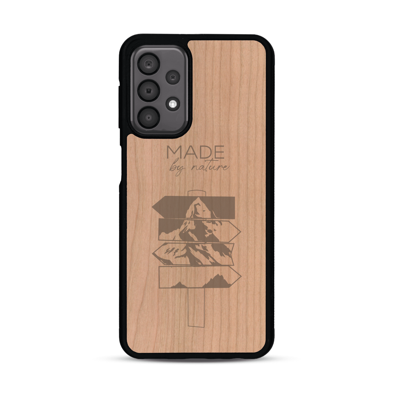 Coque de protection en bois véritable fabriquée en France pour  sur le thème de la nature et des arbres avec une gravure représentant une pomme de pin et la phrase "made by nature"