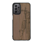 Coque de protection en bois véritable fabriquée en France pour Samsung A23 représentant une vue de face d'une femme sur une moto vintage dessinée à la main par l'artiste Maud Dabs