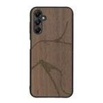 Coque de protection en bois véritable fabriquée en France pour Samsung A25 représentant une silhouette féminine dessinée à la main par l'artiste Maud Dabs