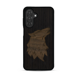 Coque de protection en bois véritable fabriquée en France pour  alliant du chêne fumé et du noyer représentant une tête de loup géométrique de profil sur le thème des animaux et de la nature