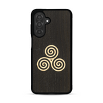 Coque de protection en bois véritable fabriquée en France pour  alliant du chêne fumé et du bambou et doré représentant un triskell