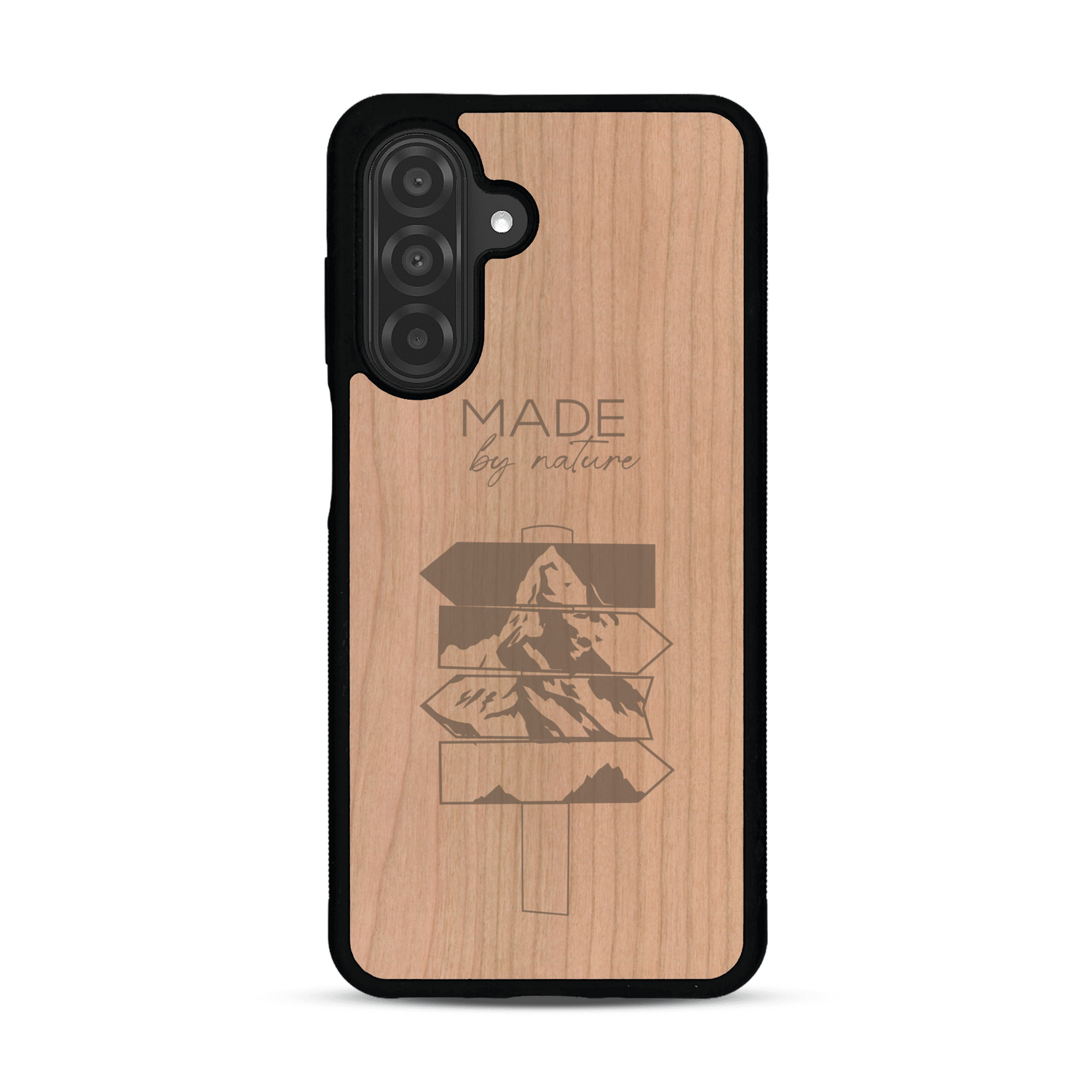 Coque de protection en bois véritable fabriquée en France pour  sur le thème de la nature et des arbres avec une gravure représentant une pomme de pin et la phrase "made by nature"