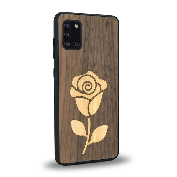 Coque de protection en bois véritable fabriquée en France pour Samsung A31 alliant plusieurs essences de bois pour représenter une rose