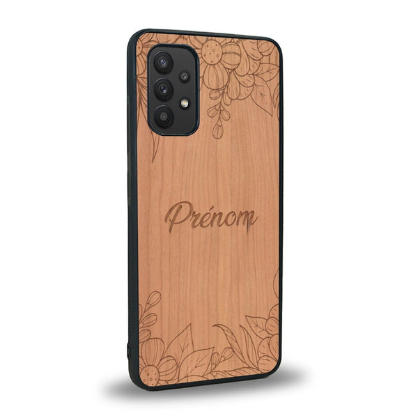 Coque de protection en bois véritable fabriquée en France pour Samsung A32 4G sur le thème de la fête des mères avec un motif représentant des fleurs et des feuilles