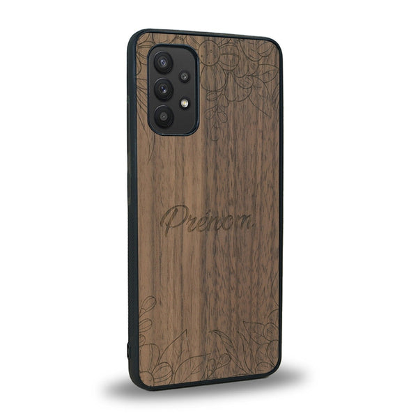 Coque de protection en bois véritable fabriquée en France pour Samsung A32 4G sur le thème de la fête des mères avec un motif représentant des fleurs et des feuilles