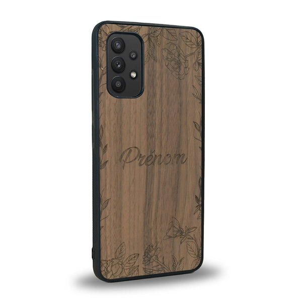 Coque de protection en bois véritable fabriquée en France pour Samsung A32 4G sur le thème de la fête des mères avec un motif représentant des fleurs et des feuilles