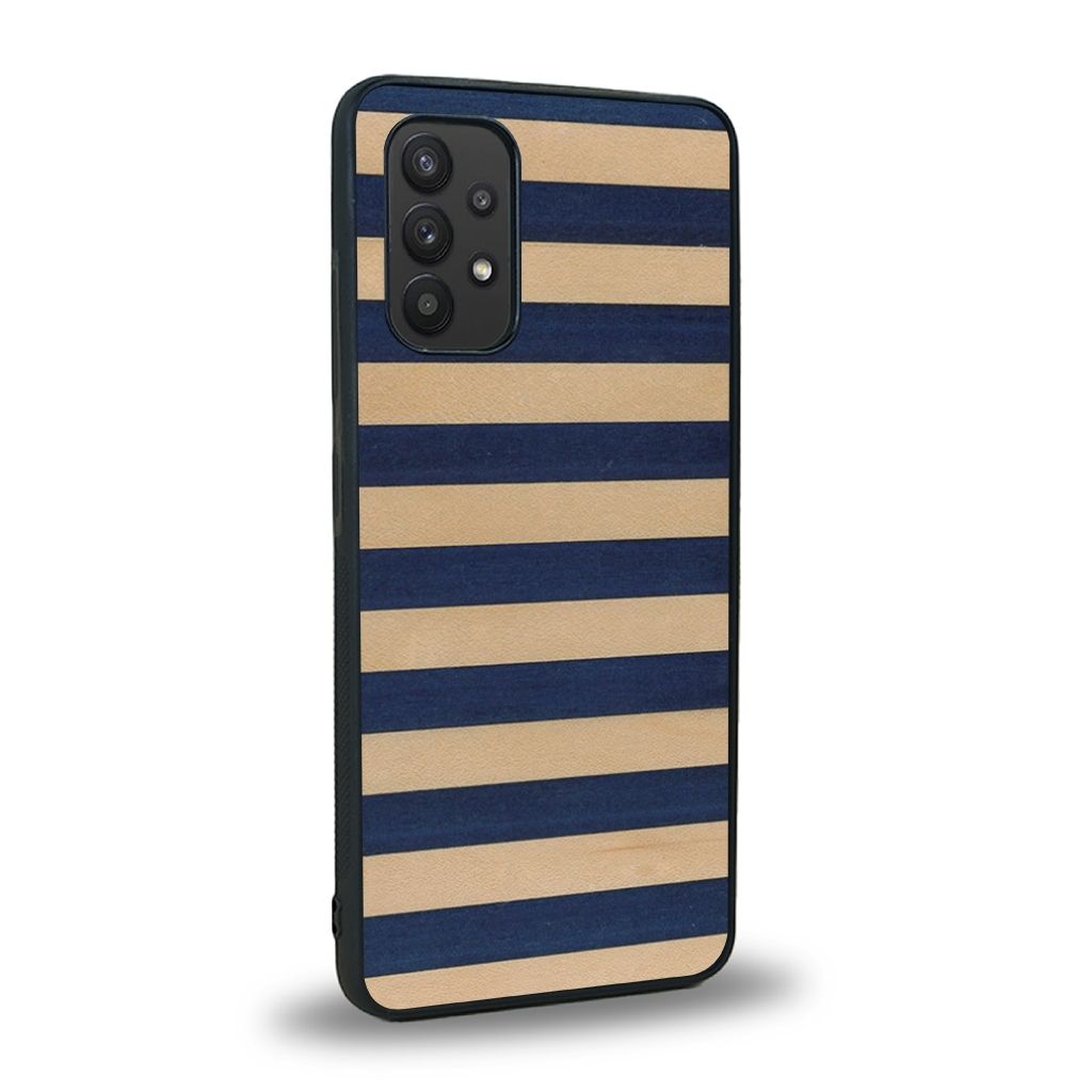 Coque de protection en bois véritable fabriquée en France pour Samsung A32 4G alliant plusieurs essences de bois pour représenter une marinière