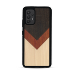 Coque de protection en bois véritable fabriquée en France pour  alliant du chêne fumé, du padouk et du bambou en forme de chevron sur le thème de l'art abstrait