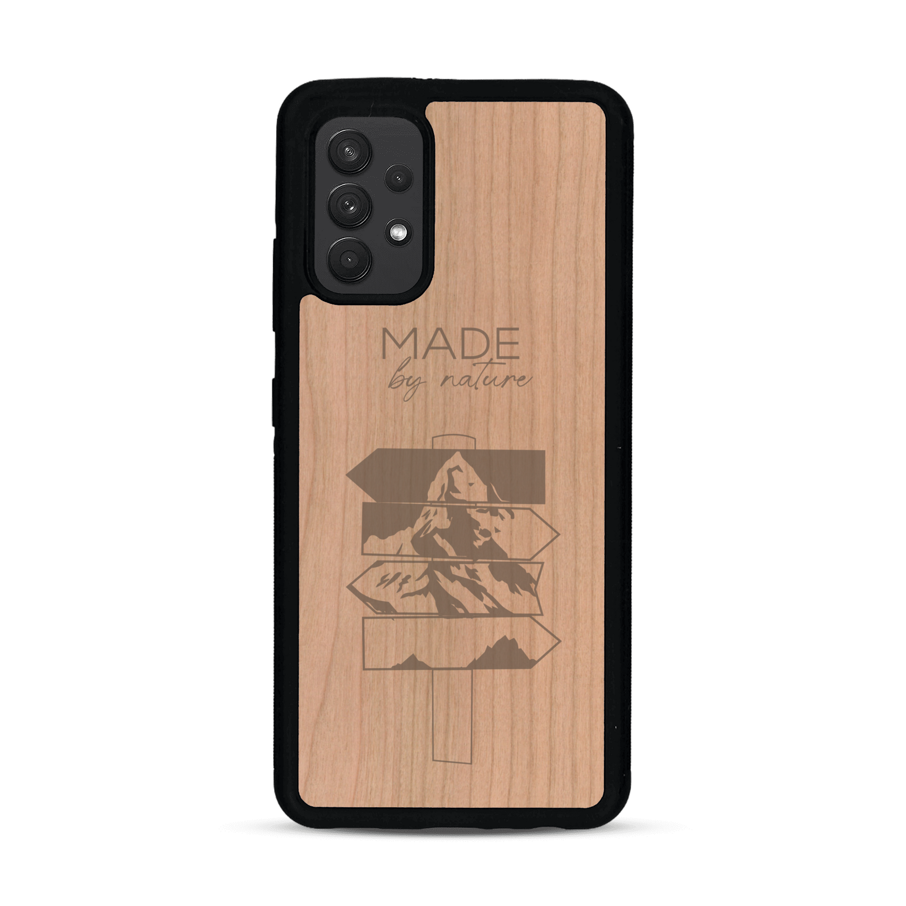 Coque de protection en bois véritable fabriquée en France pour  sur le thème de la nature et des arbres avec une gravure représentant une pomme de pin et la phrase "made by nature"
