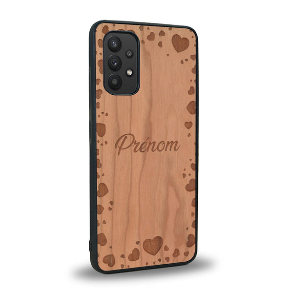 Coque de protection en bois véritable fabriquée en France pour Samsung A32 4G sur le thème de la fête des mères avec un motif représentant des coeurs et des feuilles