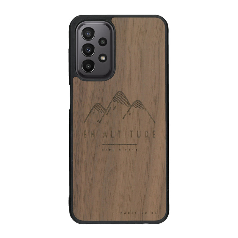 Coque de protection en bois véritable fabriquée en France pour Samsung A33 représentant des montagnes, sur le thème de la randonnée en pleine nature et du trail
