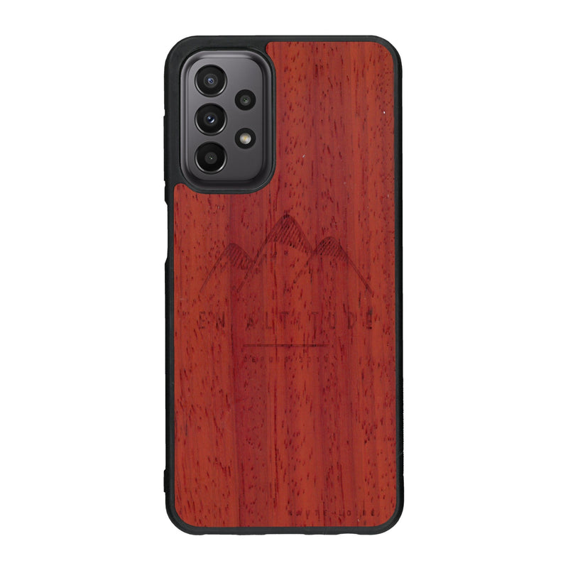 Coque de protection en bois véritable fabriquée en France pour Samsung A33 représentant des montagnes, sur le thème de la randonnée en pleine nature et du trail