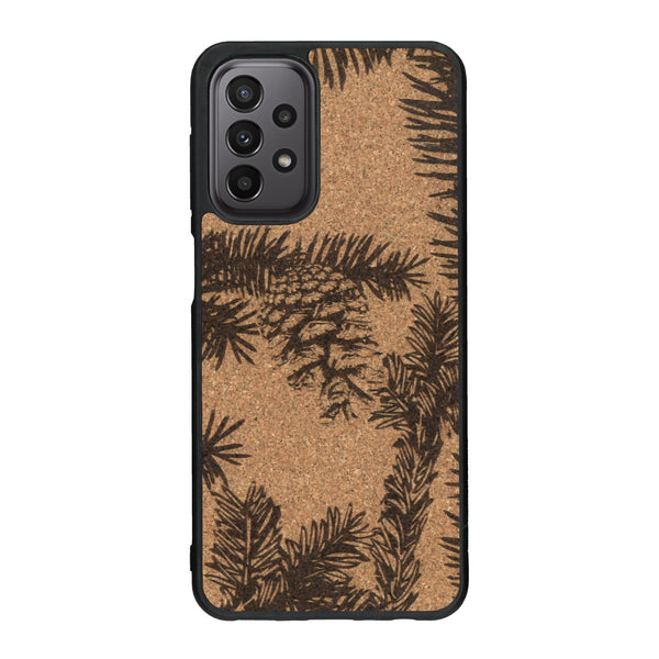 Coque de protection en bois véritable fabriquée en France pour Samsung A33 sur le thème de la nature des arbres avec un motif de gravure représentant des épines de sapin et des pommes de pin