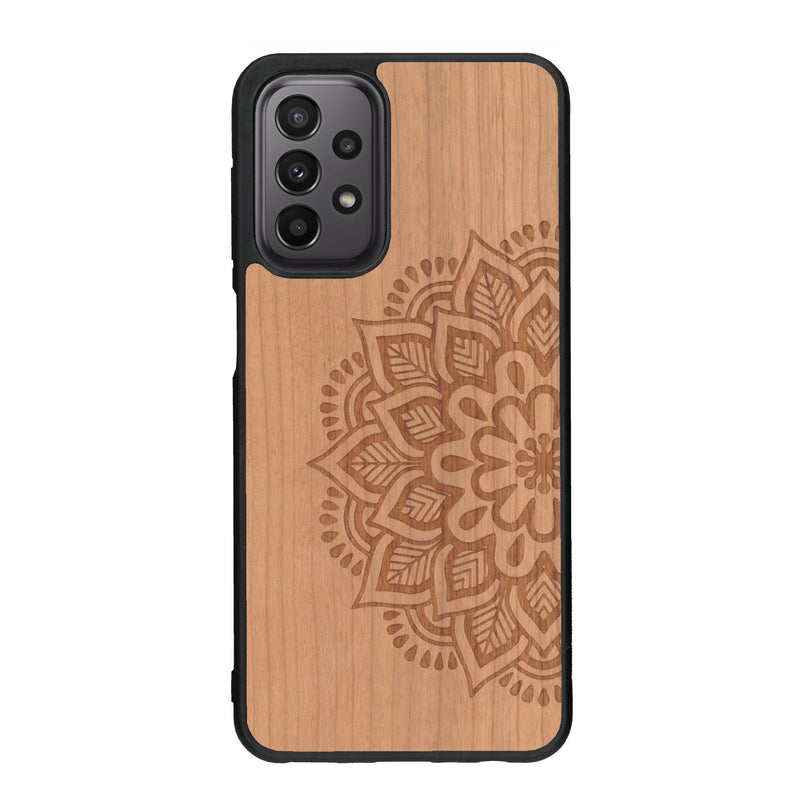 Coque de protection en bois véritable fabriquée en France pour Samsung A33 sur le thème de la bohème et du tatouage au henné avec une gravure représentant un mandala