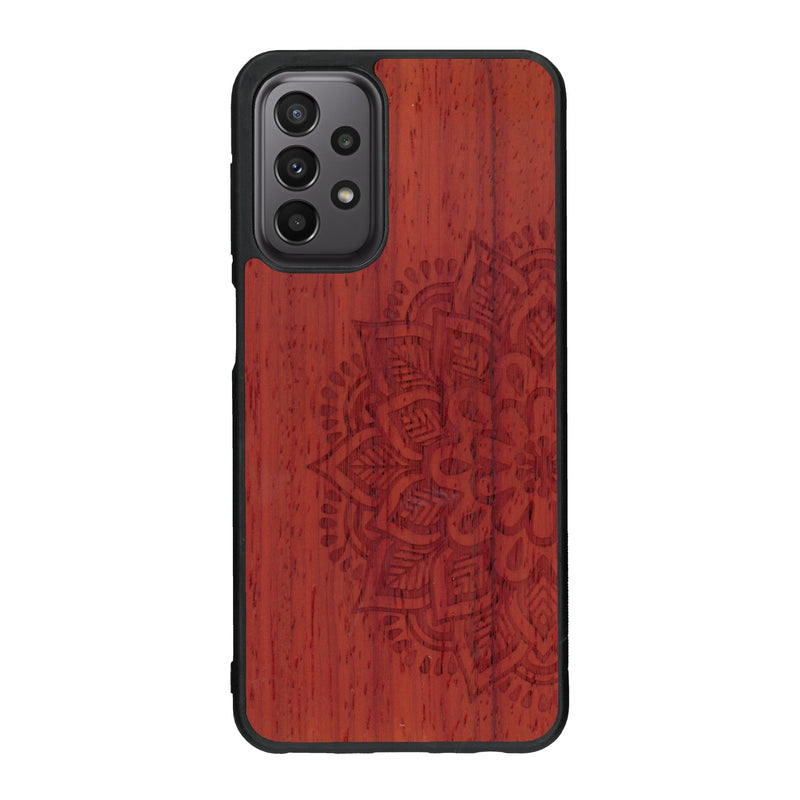 Coque de protection en bois véritable fabriquée en France pour Samsung A33 sur le thème de la bohème et du tatouage au henné avec une gravure représentant un mandala