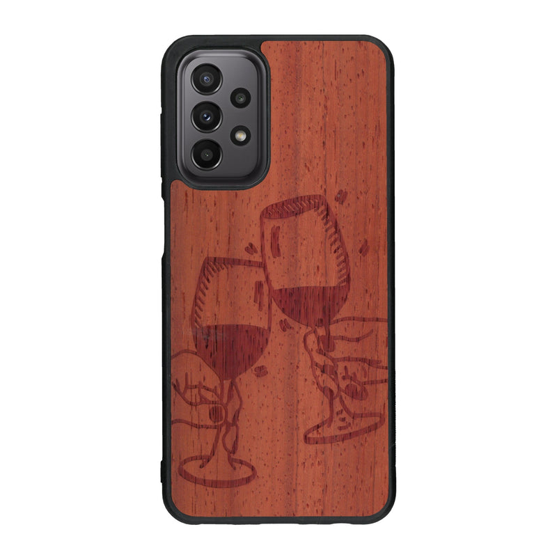 Coque de protection en bois véritable fabriquée en France pour Samsung A33 représentant une vue de face d'une flute de champagne dessinée à la main par l'artiste Maud Dabs