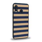 Coque de protection en bois véritable fabriquée en France pour Samsung A40 alliant plusieurs essences de bois pour représenter une marinière