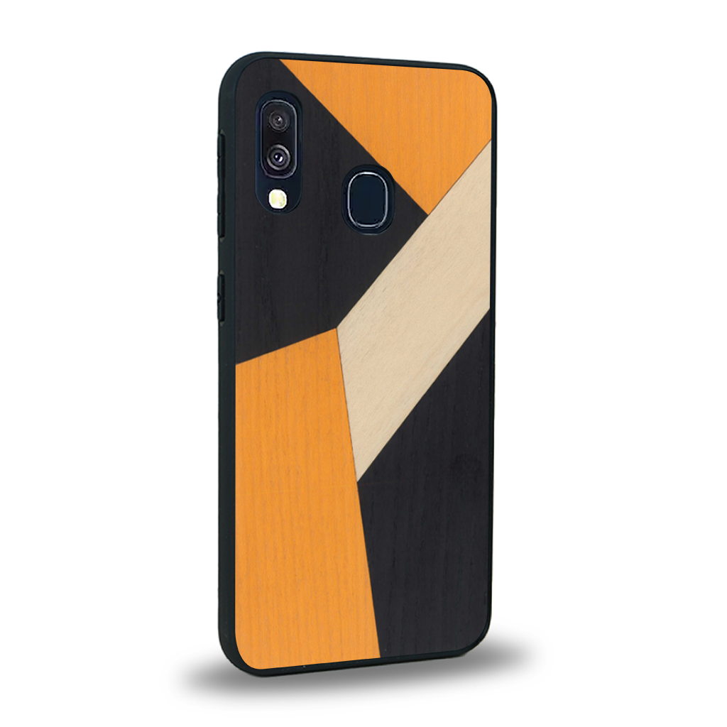 Coque de protection en bois véritable fabriquée en France pour Samsung A40 alliant du bambou, du tulipier orange et noir en forme de mosaïque minimaliste sur le thème de l'art abstrait