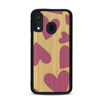 Coque de protection en bois véritable fabriquée en France pour  alliant plusieurs essences de bois pour représenter des coeurs pour les amoureux