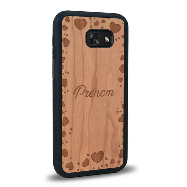 Coque de protection en bois véritable fabriquée en France pour Samsung A5 sur le thème de la fête des mères avec un motif représentant des coeurs et des feuilles