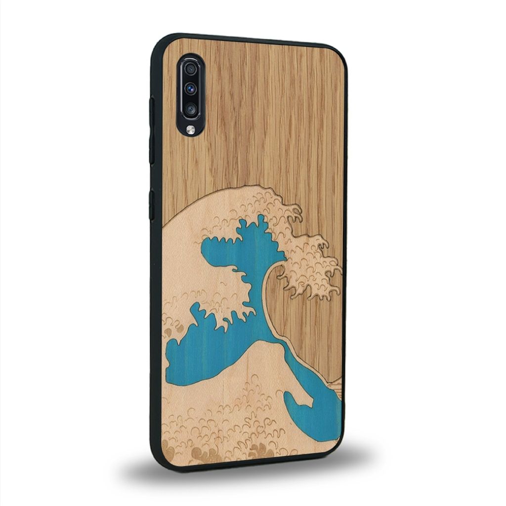 Coque de protection en bois véritable fabriquée en France pour Samsung A50 alliant plusieurs essences de bois pour représenter la célèbre grande vague de Kanagawa