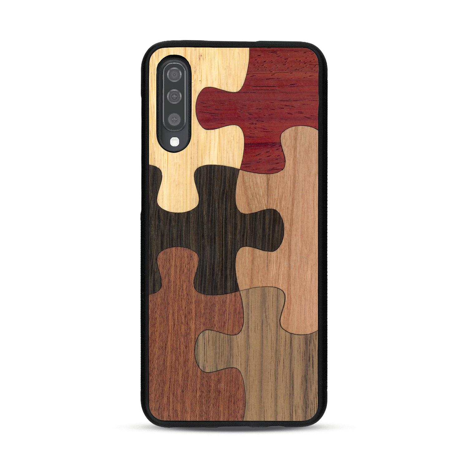 Coque de protection en bois véritable fabriquée en France pour  représentant un puzzle en six pièces qui allie du chêne fumé, du noyer, du bambou, du padouk, du merisier et de l'acajou