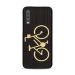 Coque de protection en bois véritable fabriquée en France pour  sur le theme du vélo et de l'outdoor qui allie du bambou et du chêne fumé représentant un vélo