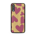 Coque de protection en bois véritable fabriquée en France pour  alliant plusieurs essences de bois pour représenter des coeurs pour les amoureux