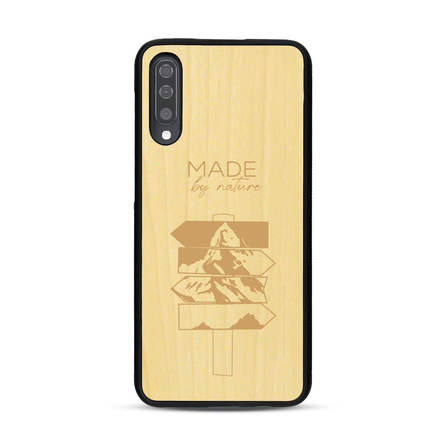 Coque de protection en bois véritable fabriquée en France pour  sur le thème de la nature et des arbres avec une gravure représentant une pomme de pin et la phrase "made by nature"