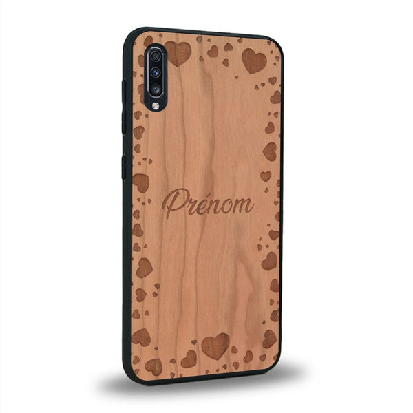 Coque de protection en bois véritable fabriquée en France pour Samsung A50 sur le thème de la fête des mères avec un motif représentant des coeurs et des feuilles