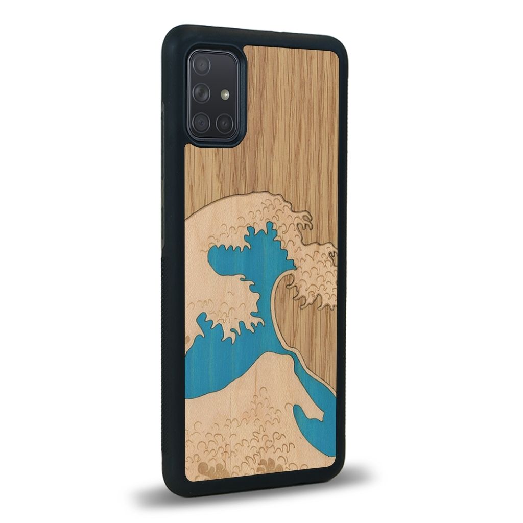 Coque de protection en bois véritable fabriquée en France pour Samsung A51 alliant plusieurs essences de bois pour représenter la célèbre grande vague de Kanagawa