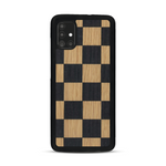 Coque de protection en bois véritable fabriquée en France pour  alliant plusieurs essences de bois pour représenter un damier