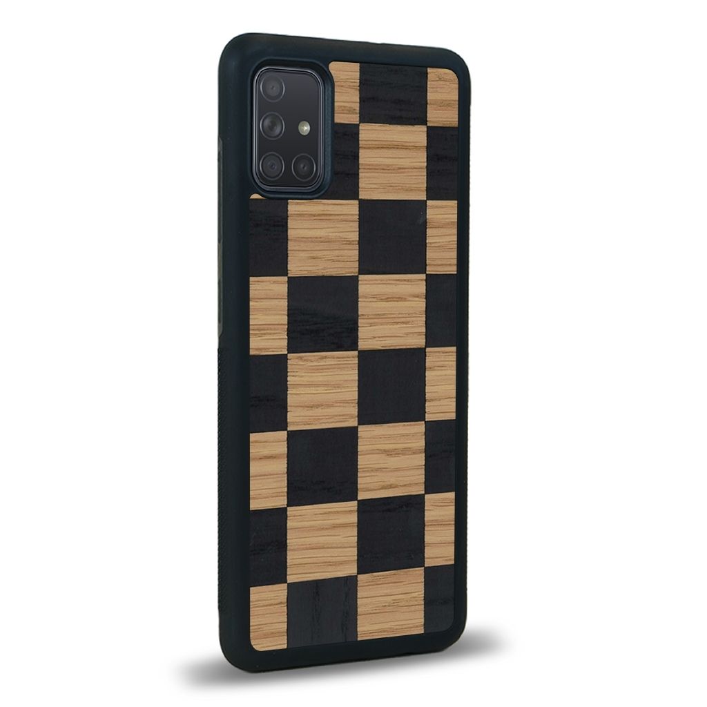 Coque de protection en bois véritable fabriquée en France pour Samsung A51 alliant plusieurs essences de bois pour représenter un damier