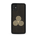 Coque de protection en bois véritable fabriquée en France pour  alliant du chêne fumé et du bambou et doré représentant un triskell