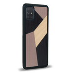 Coque de protection en bois véritable fabriquée en France pour Samsung A51 alliant du bambou, du tulipier mauve et noir en forme de mosaïque minimaliste sur le thème de l'art abstrait