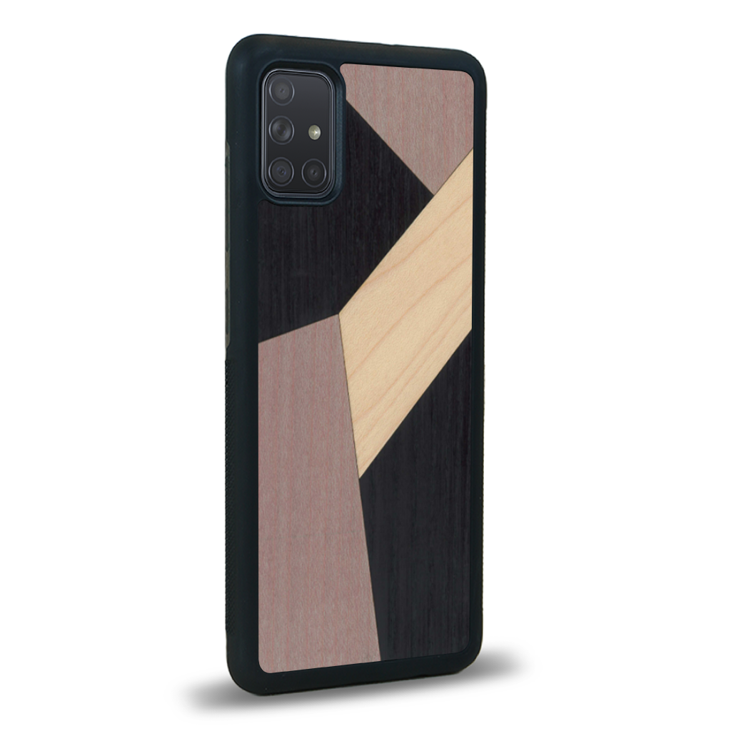 Coque de protection en bois véritable fabriquée en France pour Samsung A51 alliant du bambou, du tulipier mauve et noir en forme de mosaïque minimaliste sur le thème de l'art abstrait