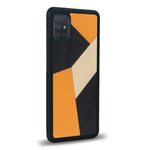 Coque de protection en bois véritable fabriquée en France pour Samsung A51 alliant du bambou, du tulipier orange et noir en forme de mosaïque minimaliste sur le thème de l'art abstrait