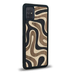 Coque de protection en bois véritable fabriquée en France pour Samsung A51 alliant plusieurs essences de bois pour représenter une ondulation