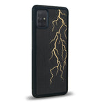 Coque de protection en bois véritable fabriquée en France pour Samsung A51 alliant plusieurs essences de bois pour représenter un éclair divin