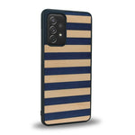 Coque de protection en bois véritable fabriquée en France pour Samsung A52 alliant plusieurs essences de bois pour représenter une marinière