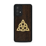 Coque de protection en bois véritable fabriquée en France pour  alliant du chêne fumé et du bambou représentant une triquetra