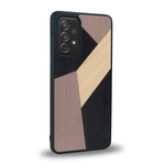 Coque de protection en bois véritable fabriquée en France pour Samsung A52 alliant du bambou, du tulipier mauve et noir en forme de mosaïque minimaliste sur le thème de l'art abstrait