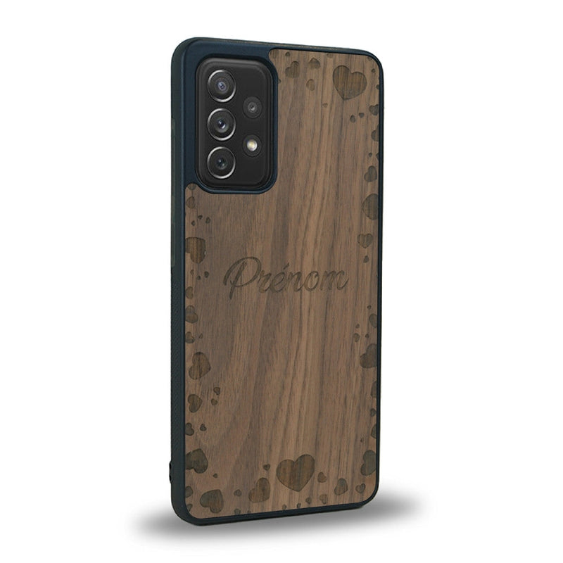 Coque de protection en bois véritable fabriquée en France pour Samsung A52 sur le thème de la fête des mères avec un motif représentant des coeurs et des feuilles