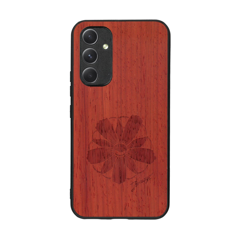 Coque de protection en bois véritable fabriquée en France pour Samsung A54 5G sur le thème des fleurs et de la montagne avec un motif de gravure représentant les pétales d'une fleur des montagnes