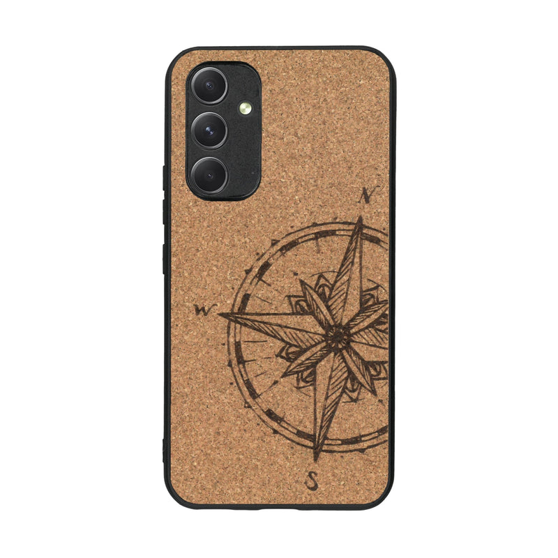 Coque de protection en bois véritable fabriquée en France pour Samsung A54 5G avec une gravure "rose des vents" sur le thème nautique et de l'océan qui s'inspire des boussoles de pirate