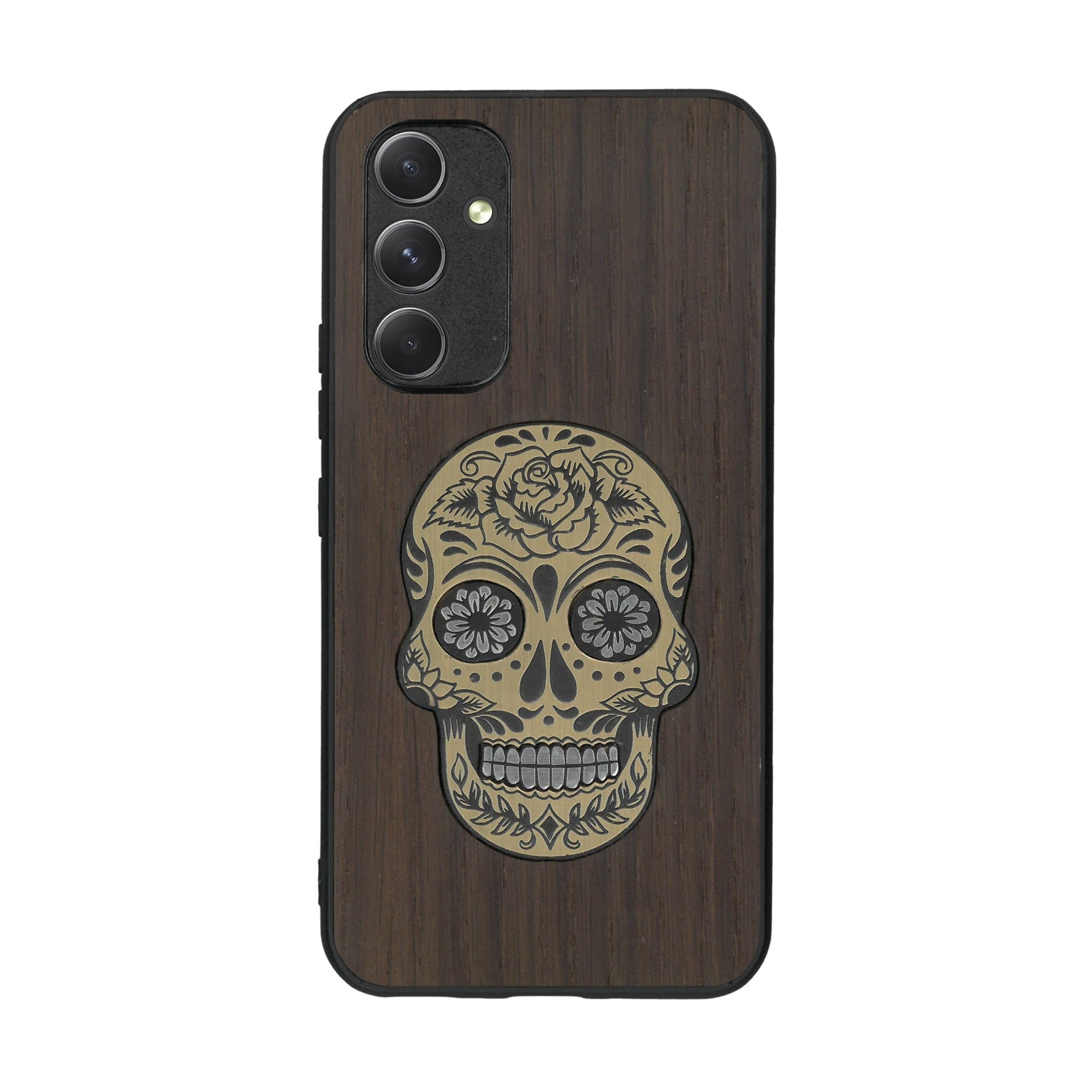 Coque de protection en bois véritable fabriquée en France pour Samsung A54 5G alliant du chêne fumé avec du métal argenté et doré représentant une tête de mort mexicaine sur le thème Dia de los Muertos